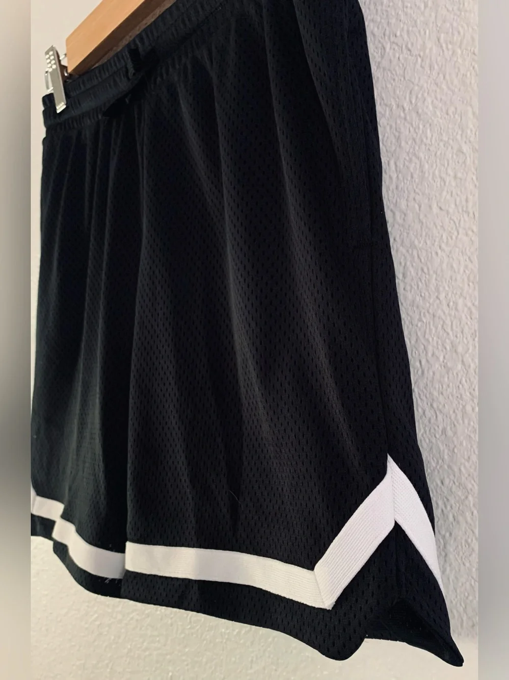 All In Motion  Boys “At The Knee” Black Court Active Mesh Shorts L 10/12